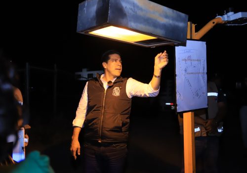 ENTREGA LEO MONTAÑEZ PASO SEGURO CON NUEVO ALUMBRADO PÚBLICO EN AVENIDA PASEO DE LAS GARZAS