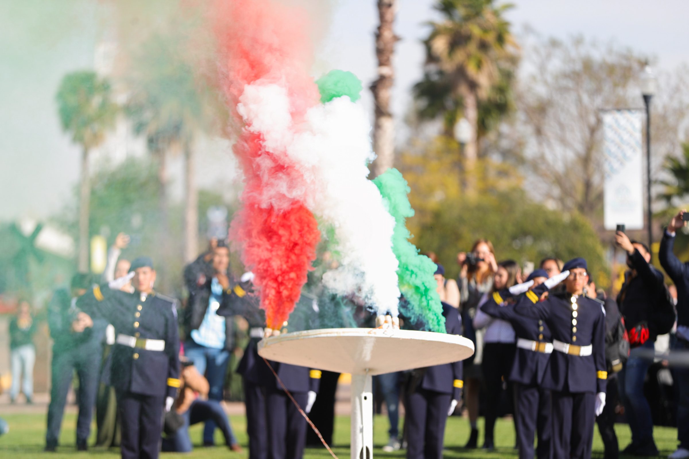 CONMEMORA TERE JIMÉNEZ EL DÍA DE LA BANDERA