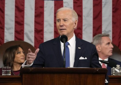 Biden advierte a China si amenaza su soberanía, actuarán para protegerse