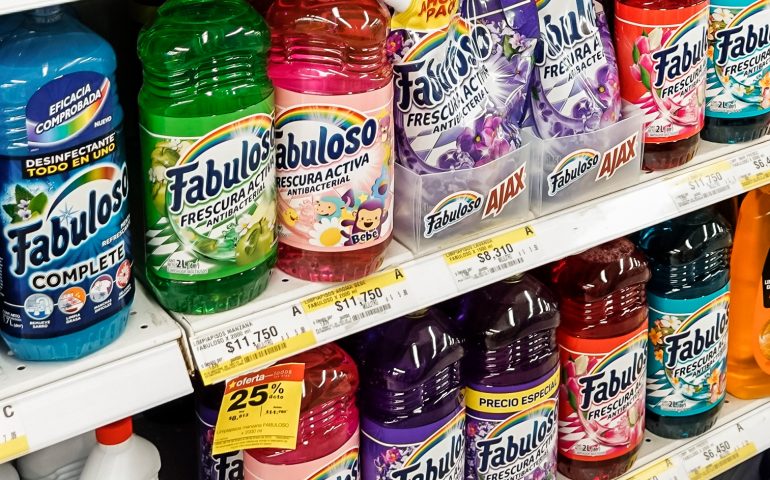 Retiran miles de botellas de Fabuloso por tener bacterias, ve los productos afectados
