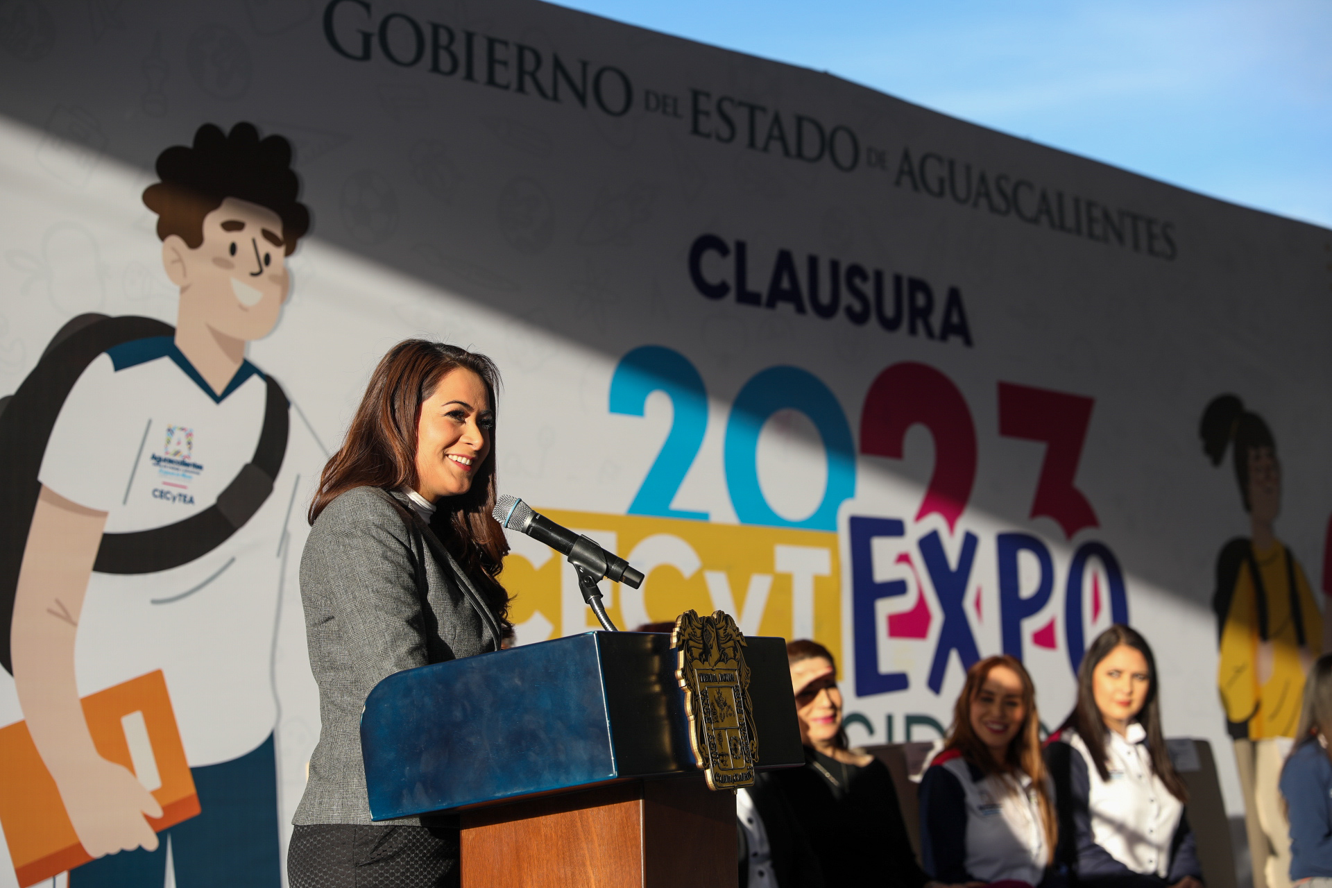 IMPULSA TERE JIMÉNEZ A ESTUDIANTES PARA QUE CONTINÚEN SU PREPARACIÓN ACADÉMICA