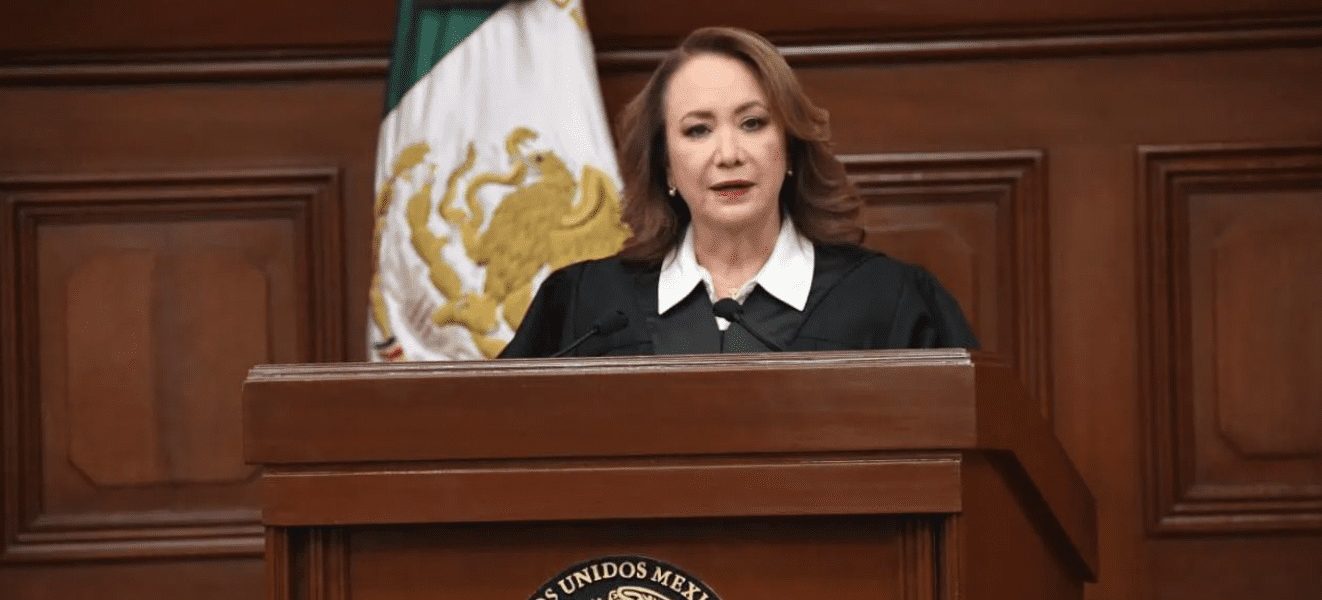Yazmin Esquivel logra frenar resolución en su contra por plagio