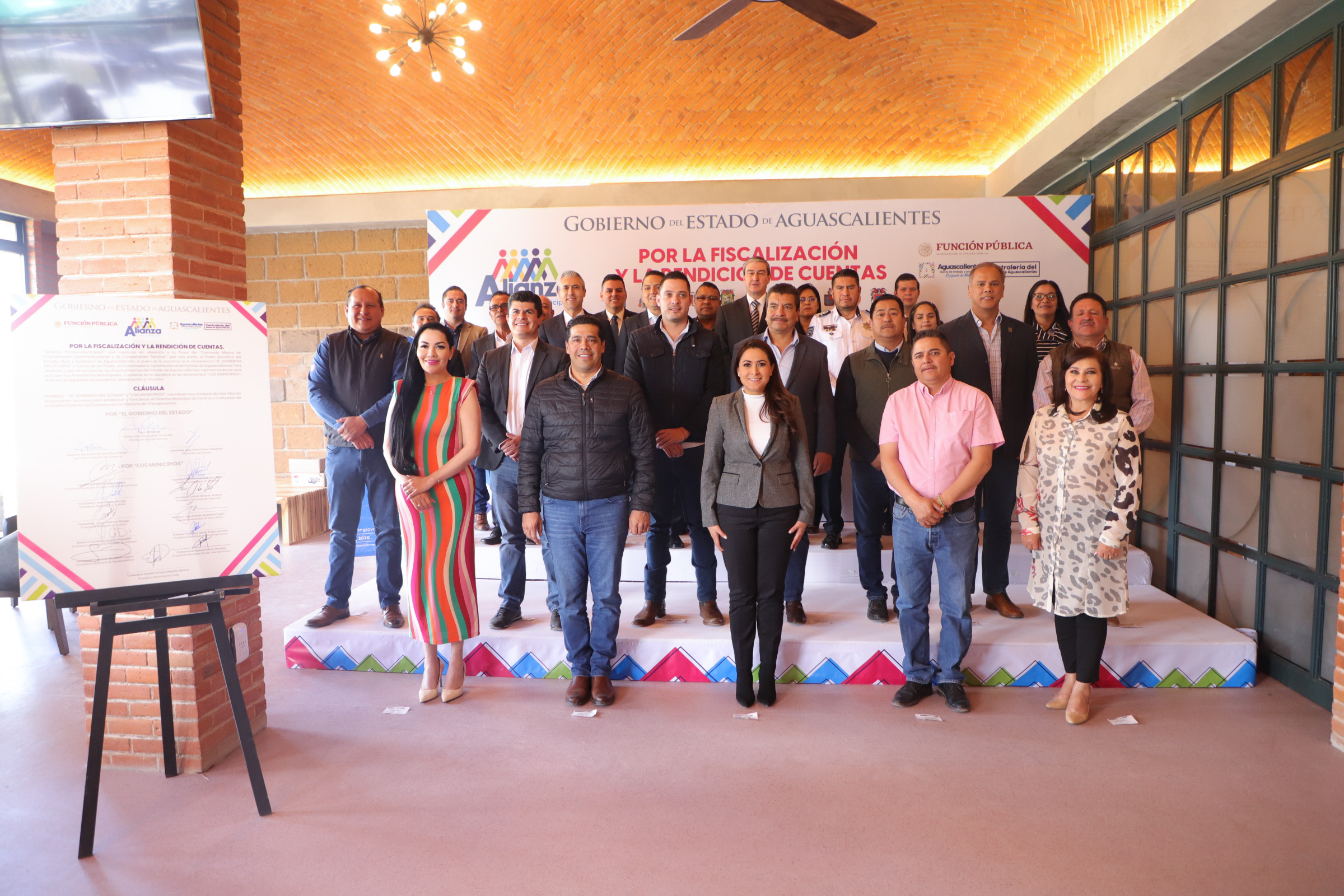 TERE JIMÉNEZ FIRMA CONVENIO CON LOS MUNICIPIOS PARA TRABAJAR UNIDOS POR AGUASCALIENTES