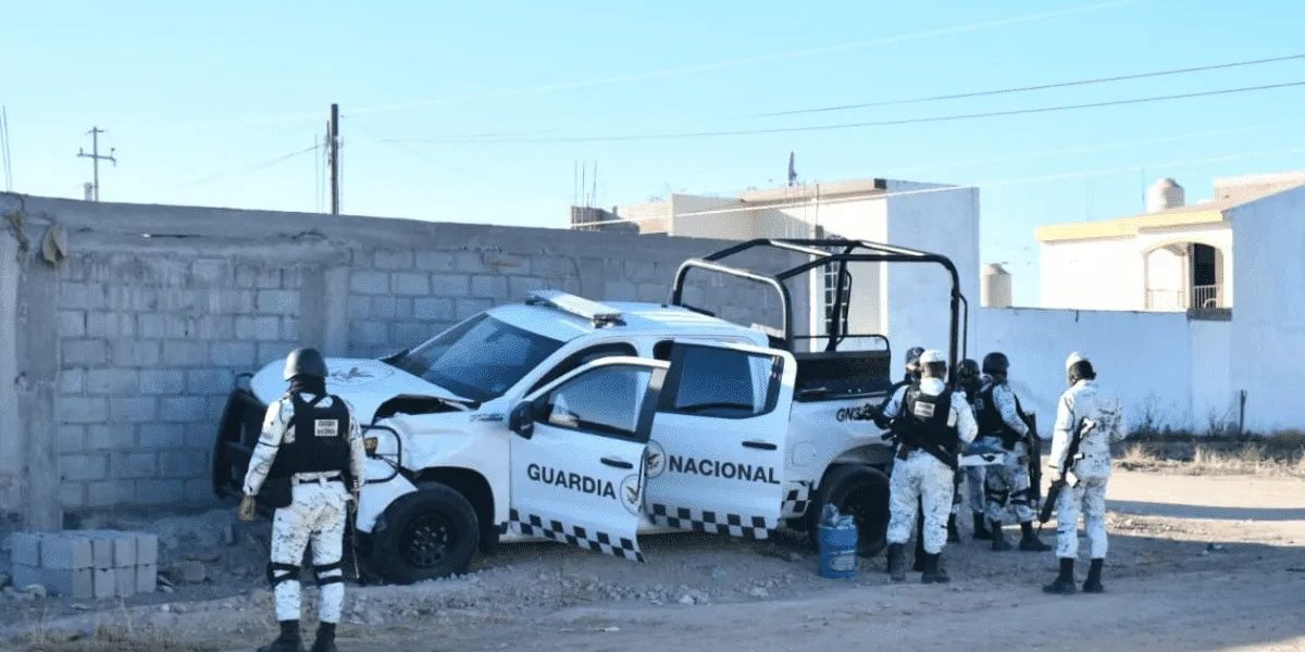 Sujetos armados roban vehículos de la Guardia Nacional tras reventar el portón en Guamúchil