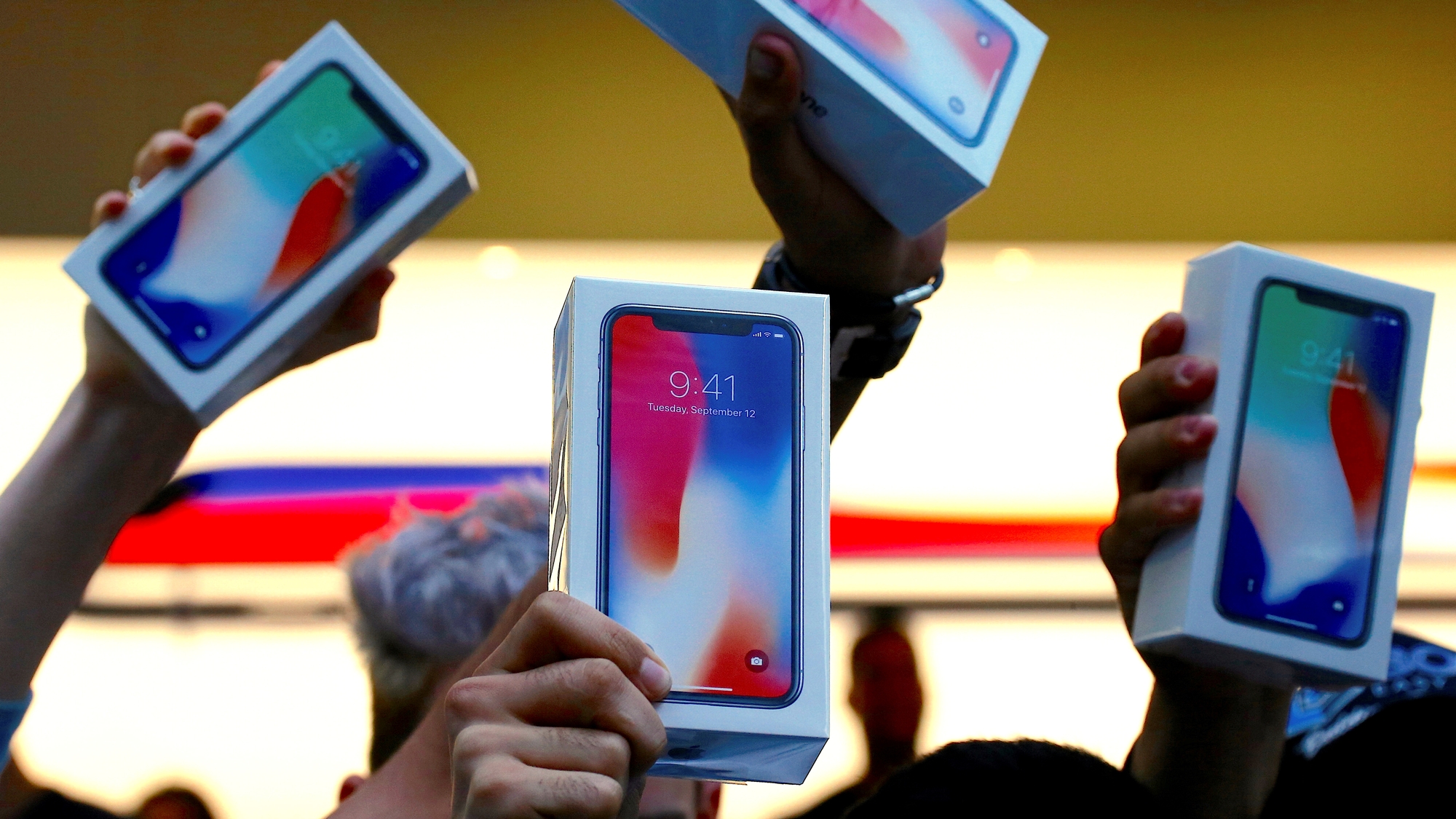 Apple reporta bajas ventas del Iphone, incumple expectativas de Wall Street
