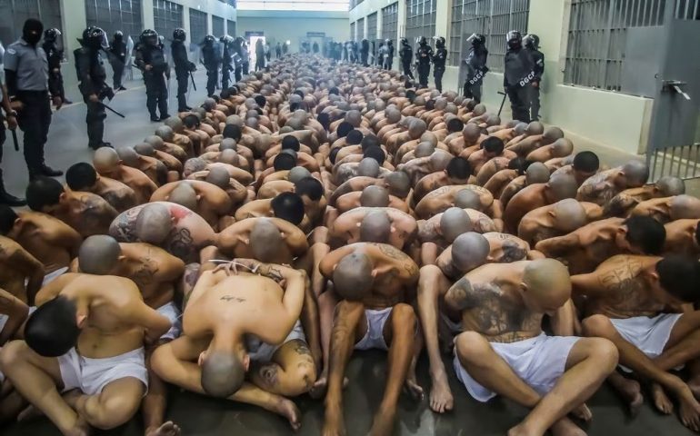 300 días sin homicidios, El Salvador inaugura la cárcel más grande del mundo