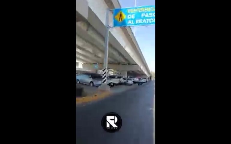 La Critica Grafica: Loteros se adueñan de estacionamiento