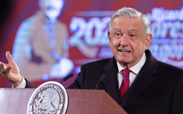 Anuncia AMLO que salió positivo a Covid-19