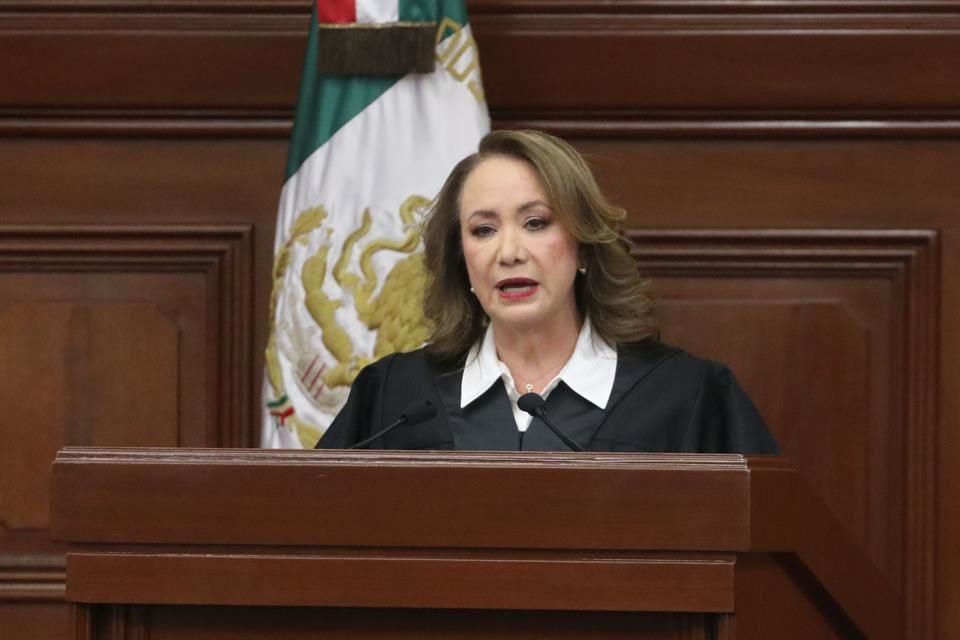 Defensa de Yasmín Esquivel presenta pruebas irrefutables de autoría de su tesis