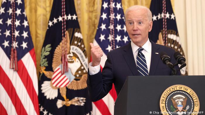 Administración Biden anuncia medidas para limitar flujo de migrantes en frontera sur