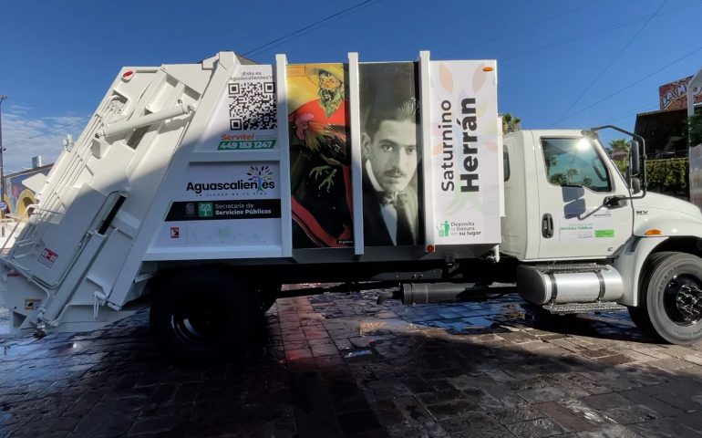 ENTREGA LEO MONTAÑEZ NUEVOS CAMIONES RECOLECTORES DE BASURA