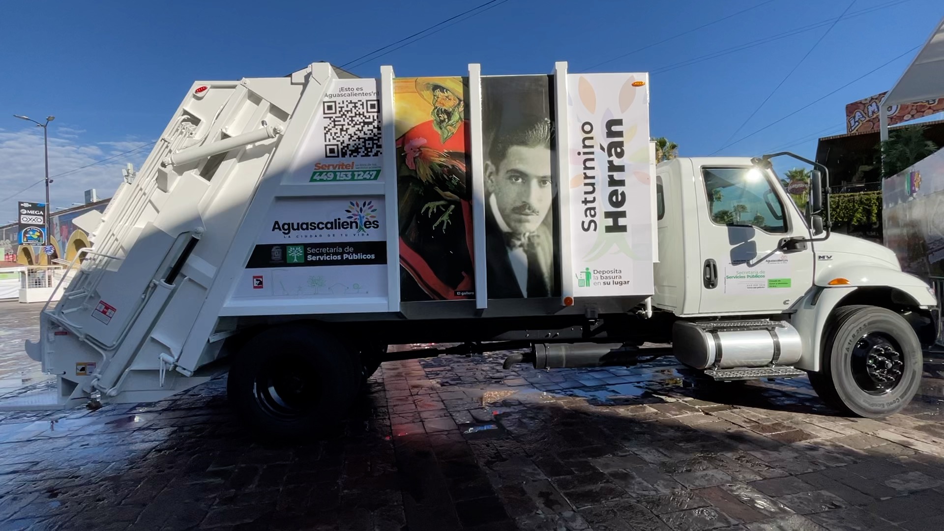 ENTREGA LEO MONTAÑEZ NUEVOS CAMIONES RECOLECTORES DE BASURA