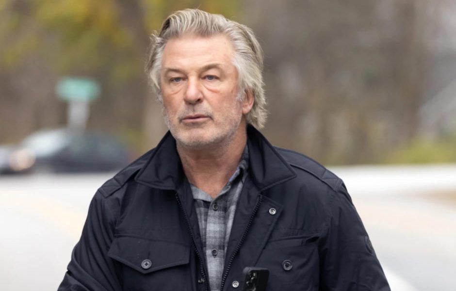 Retiran todos los cargos contra Alex Baldwin tras accidente en Rust