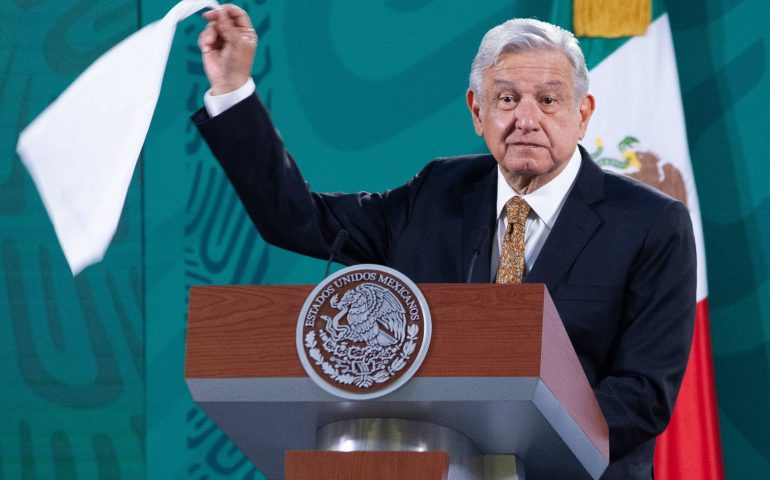 ¿Realmente AMLO ha combatido la corrupción? Encuesta revela percepción