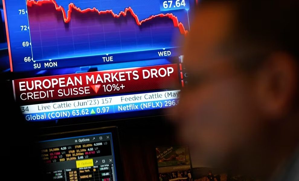 Caen acciones de bancos en Estados Unidos mientras Bitcoin sube