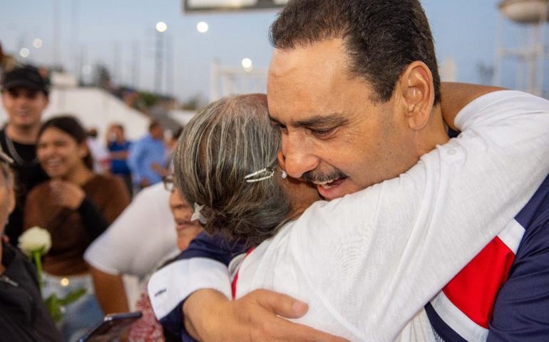 FESTEJA TOÑO MARTÍN DEL CAMPO A LAS MAMÁS DE AGUASCALIENTES