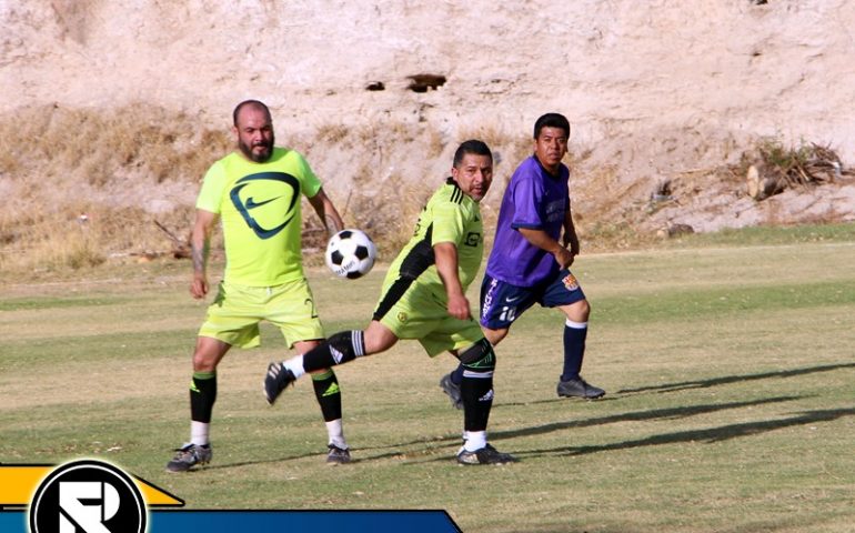 LOS FERROCARRILEROS LE PAGAN A UNIFORMES MUÑOS