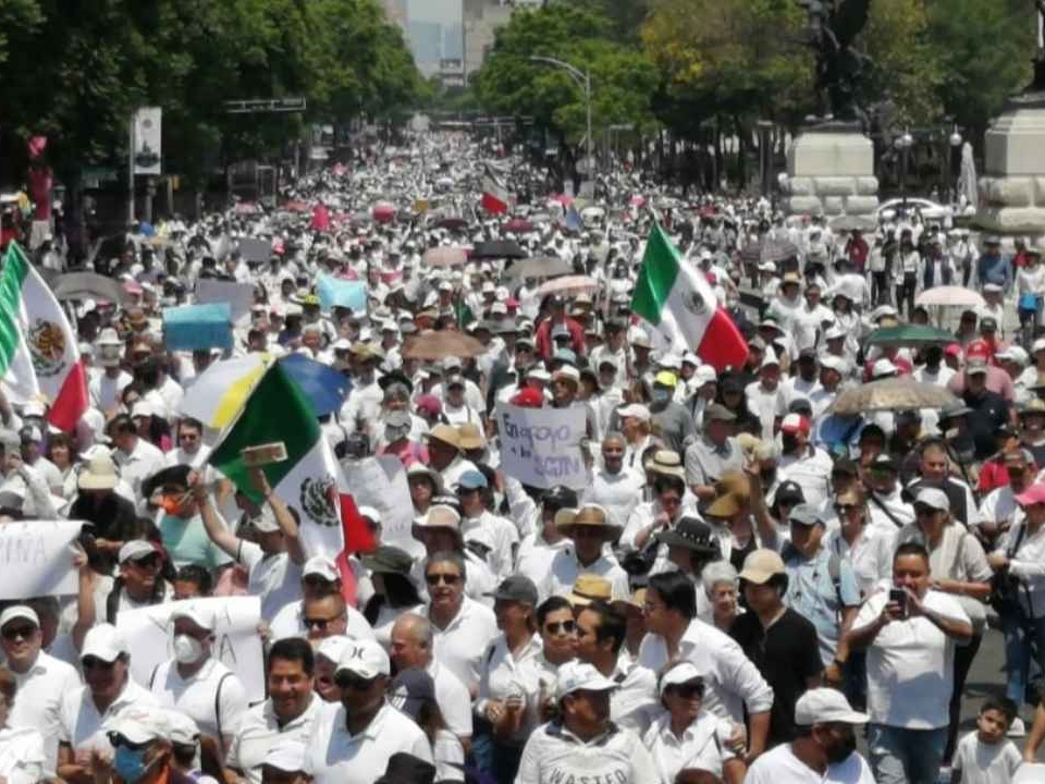 Marcha pacifica para defender a la SCJN termina en enfrentamiento