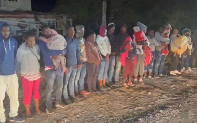 Conductores secuestrados de autobús de migrantes aparecen con vida