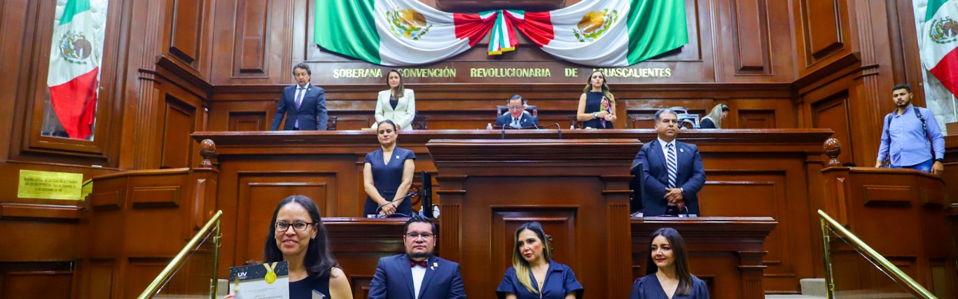 JUNTO CON DIPUTADOS RECONOCE TERE JIMÉNEZ A QUIENES HACEN DE AGUASCALIENTES EL GIGANTE DE MÉXICO