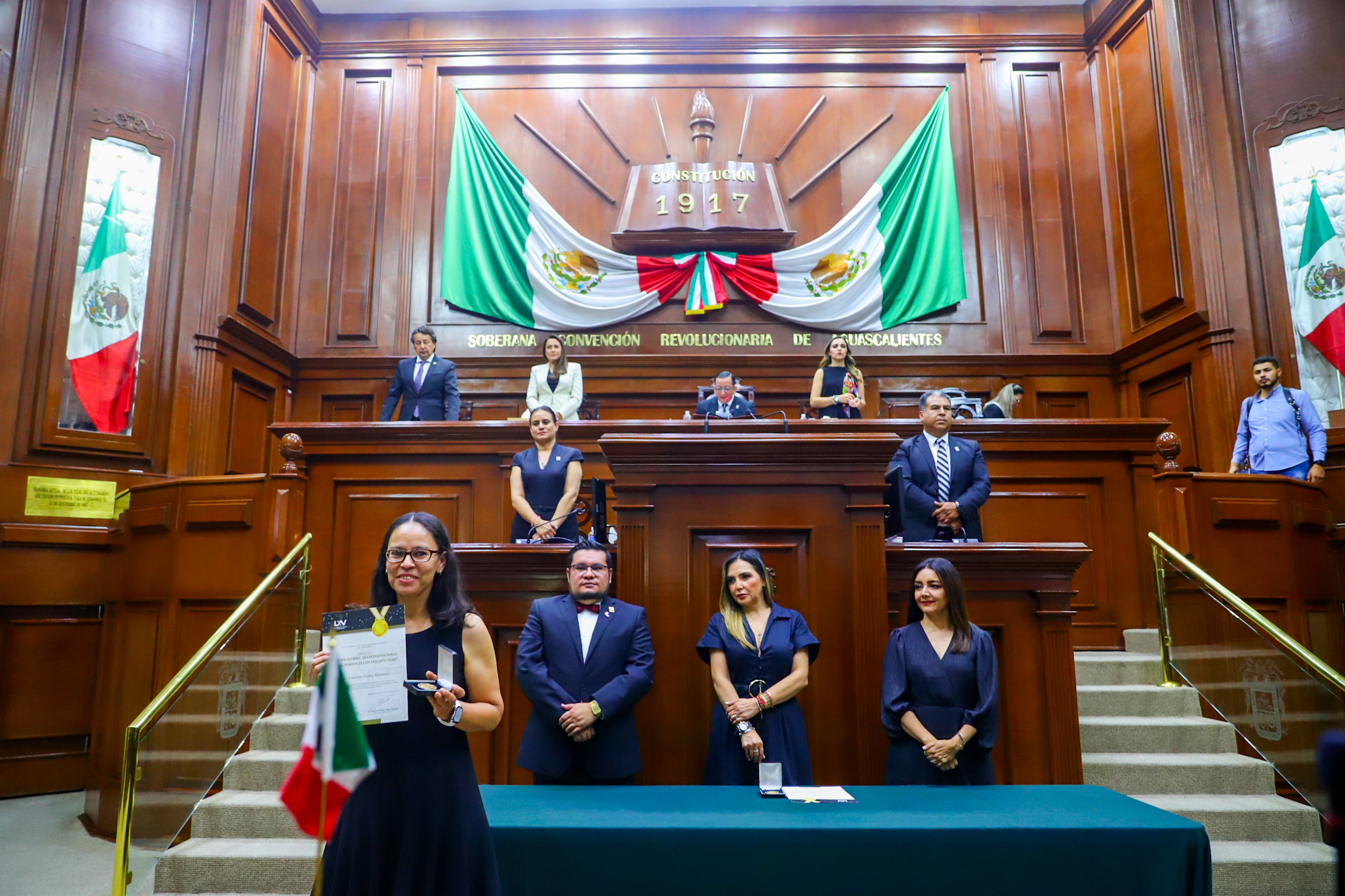 JUNTO CON DIPUTADOS RECONOCE TERE JIMÉNEZ A QUIENES HACEN DE AGUASCALIENTES EL GIGANTE DE MÉXICO