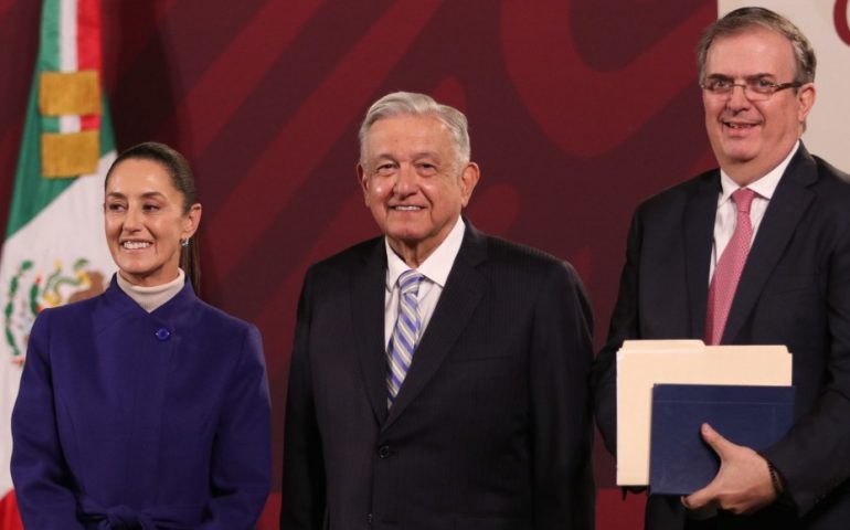 Marcelo Ebrard y Claudia Sheinbaum renuncian a sus cargos