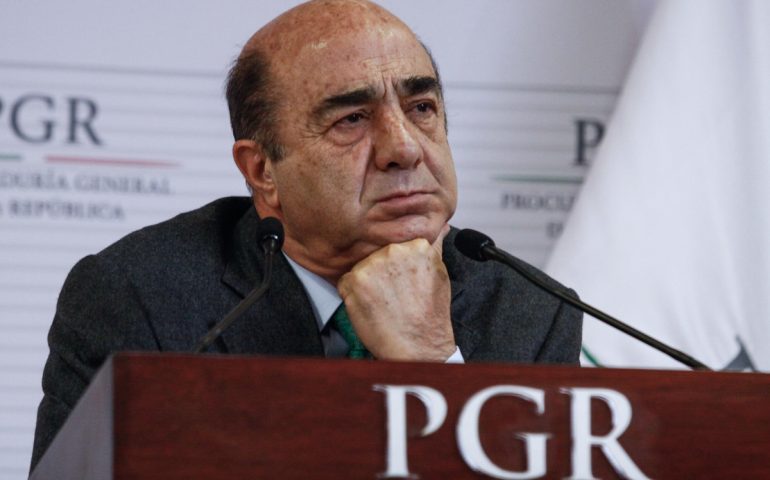 Juez suspende proceso penal contra Murillo Karam por desaparición forzada, tortura y delitor contra caso Ayotzinapa