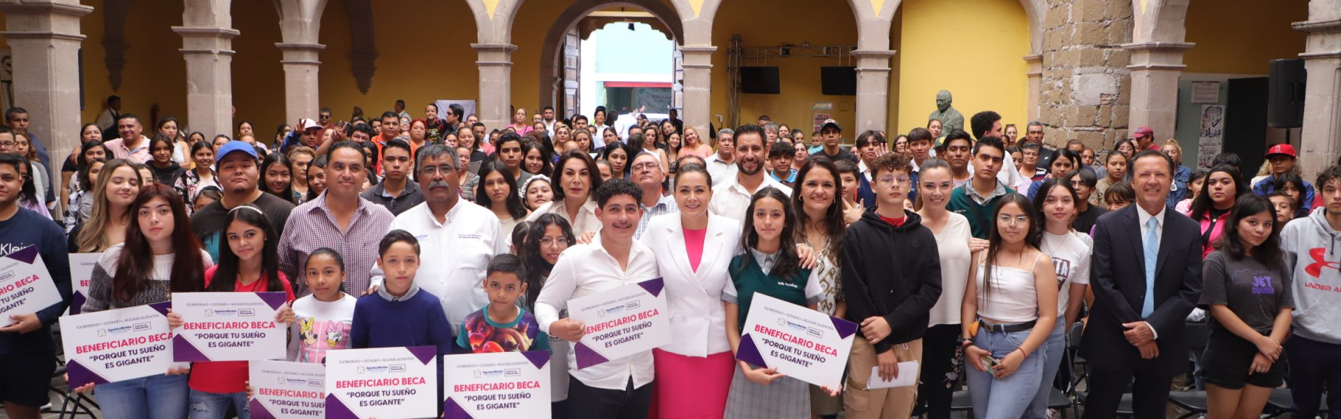 ENTREGA TERE JIMÉNEZ BECAS DE IMPULSO A LA EDUCACIÓN “PORQUE TU SUEÑO ES GIGANTE”