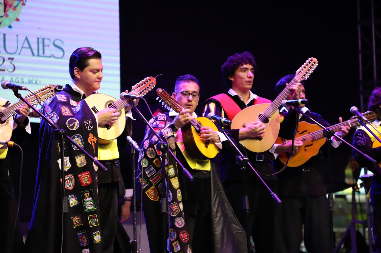 «Cantándole al Amor»: Presentación de De Callejón en Callejón en JM