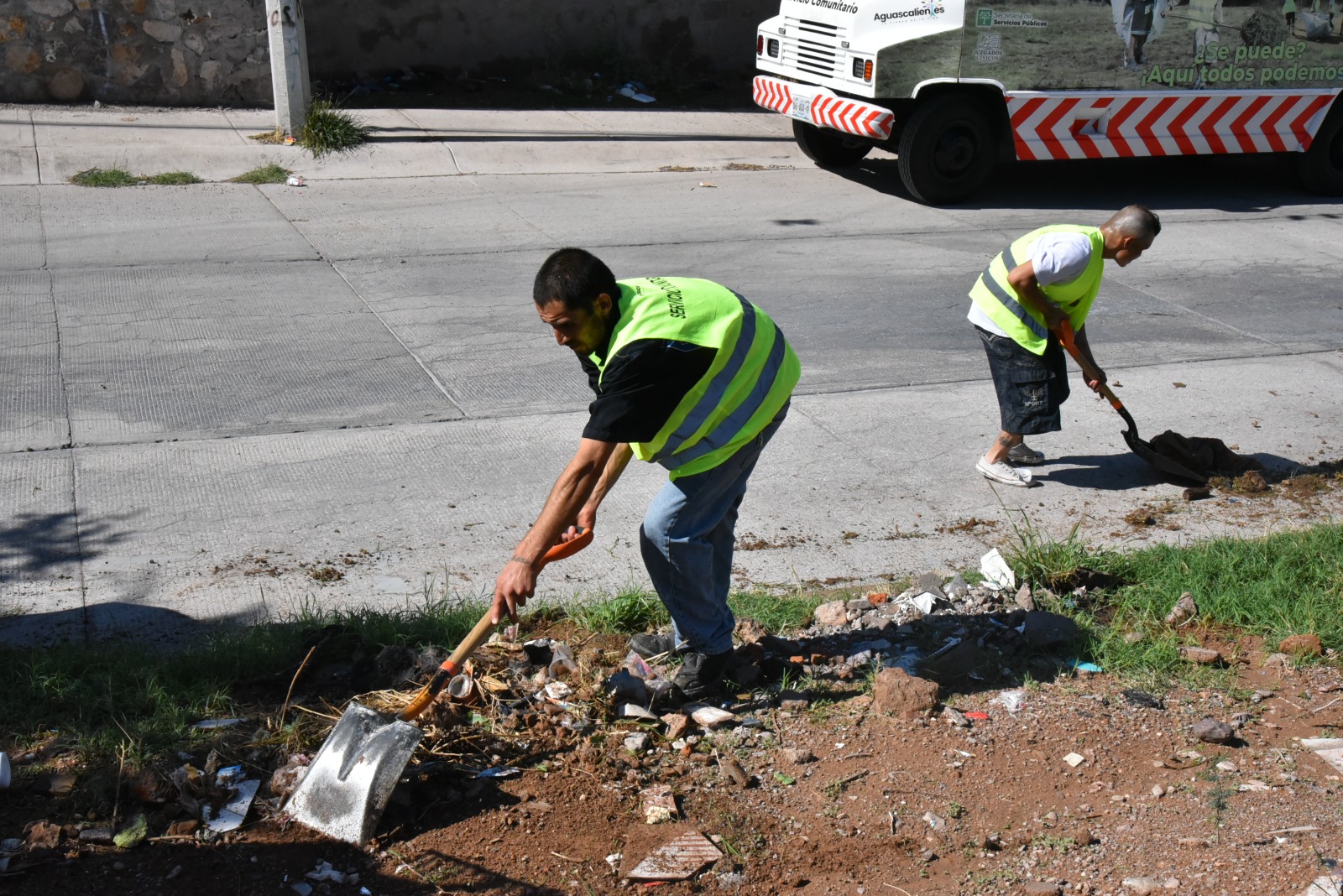 VOLUNTARIOS DE SERVICIO COMUNITARIO SE SUMAN A LAS ACCIONES DEL MUNICIPIO DE REHABILITACIÓN TRAS LLUVIAS