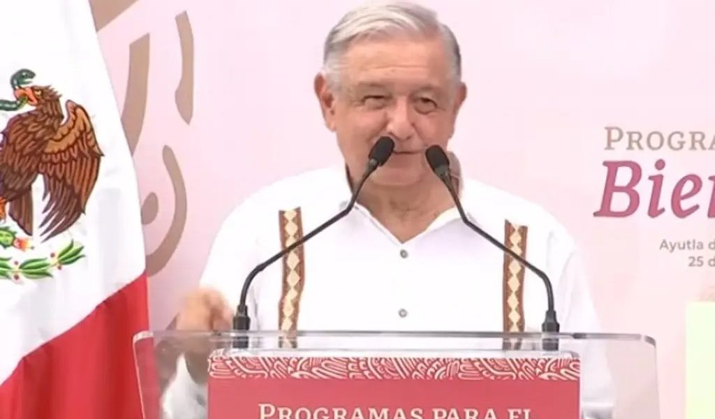 «Lo quieran o no» los libros de la SEP estarán en las escuelas: AMLO