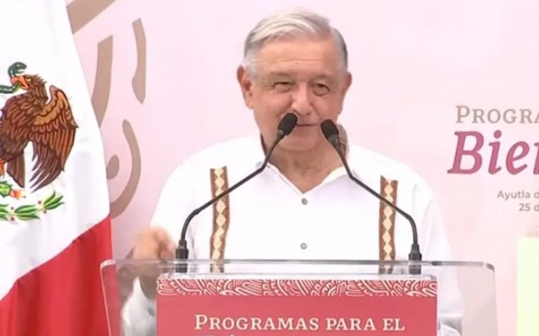 «Lo quieran o no» los libros de la SEP estarán en las escuelas: AMLO