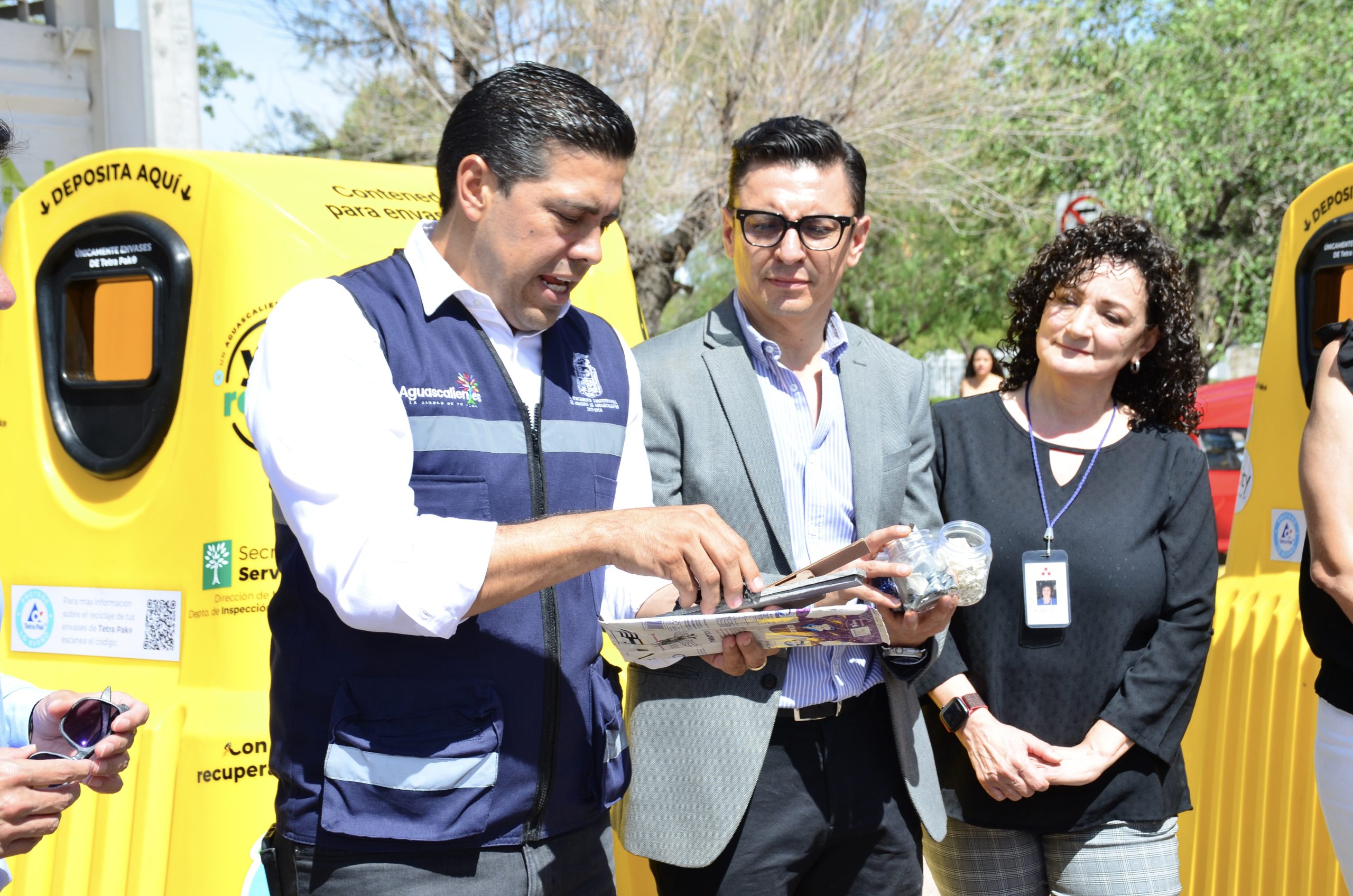 RECIBE MUNICIPIO DE AGUASCALIENTES CONTENEDORES TIPO IGLÚ PARA RECICLAJE DE ENVASES TETRA PAK