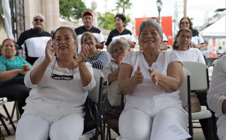 AGASAJO PARA LOS ABUELITOS DE JESÚS MARÍA EN SU DÍA