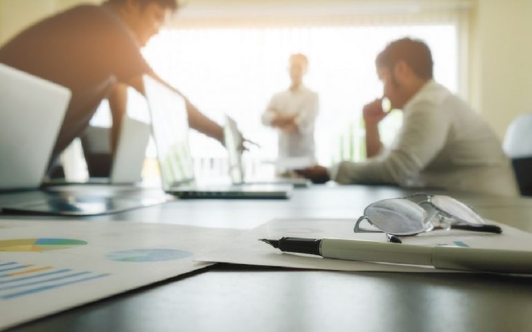 Empresas aumentan sus ganancias y productividad tras reducción de la jornada laboral