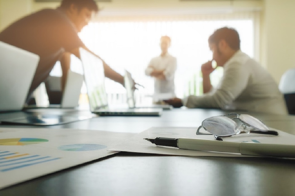 Empresas aumentan sus ganancias y productividad tras reducción de la jornada laboral