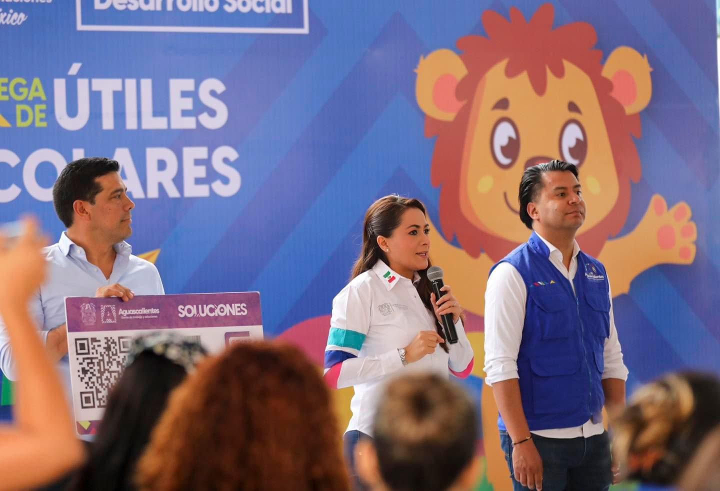 LA ENTREGA DE APOYOS ESCOLARES BRINDA SUSTENTO A LA ECONOMÍA DE LAS FAMILIAS DE AGUASCALIENTES