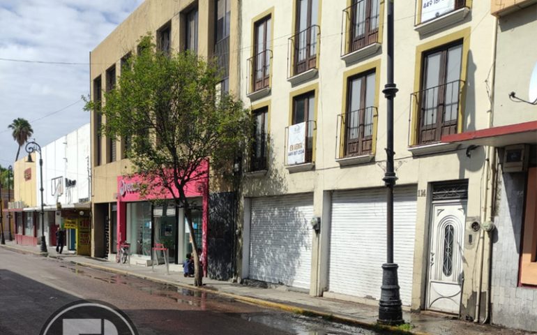 La Crítica Gráfica: Fuga de agua en la calle Morelos