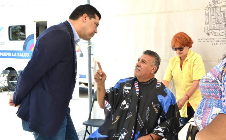 REALIZÓ LEO MONTAÑEZ RECORRIDO POR LA FERIA DEL EMPLEO Y BRIGADAS MÉDICAS EN LA DELEGACIÓN MORELOS