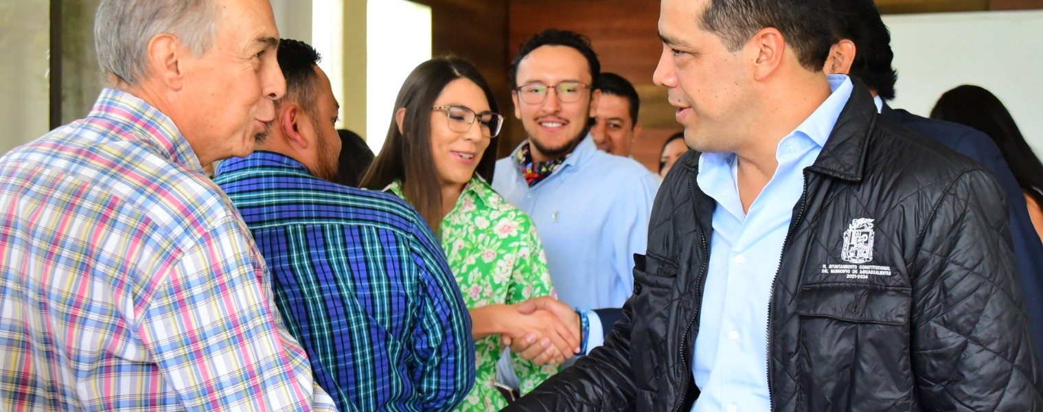 RECONOCE LEO MONTAÑEZ A MÉDICOS VETERINARIOS ZOOTECNISTAS EN SU DÍA