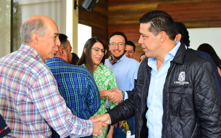 RECONOCE LEO MONTAÑEZ A MÉDICOS VETERINARIOS ZOOTECNISTAS EN SU DÍA
