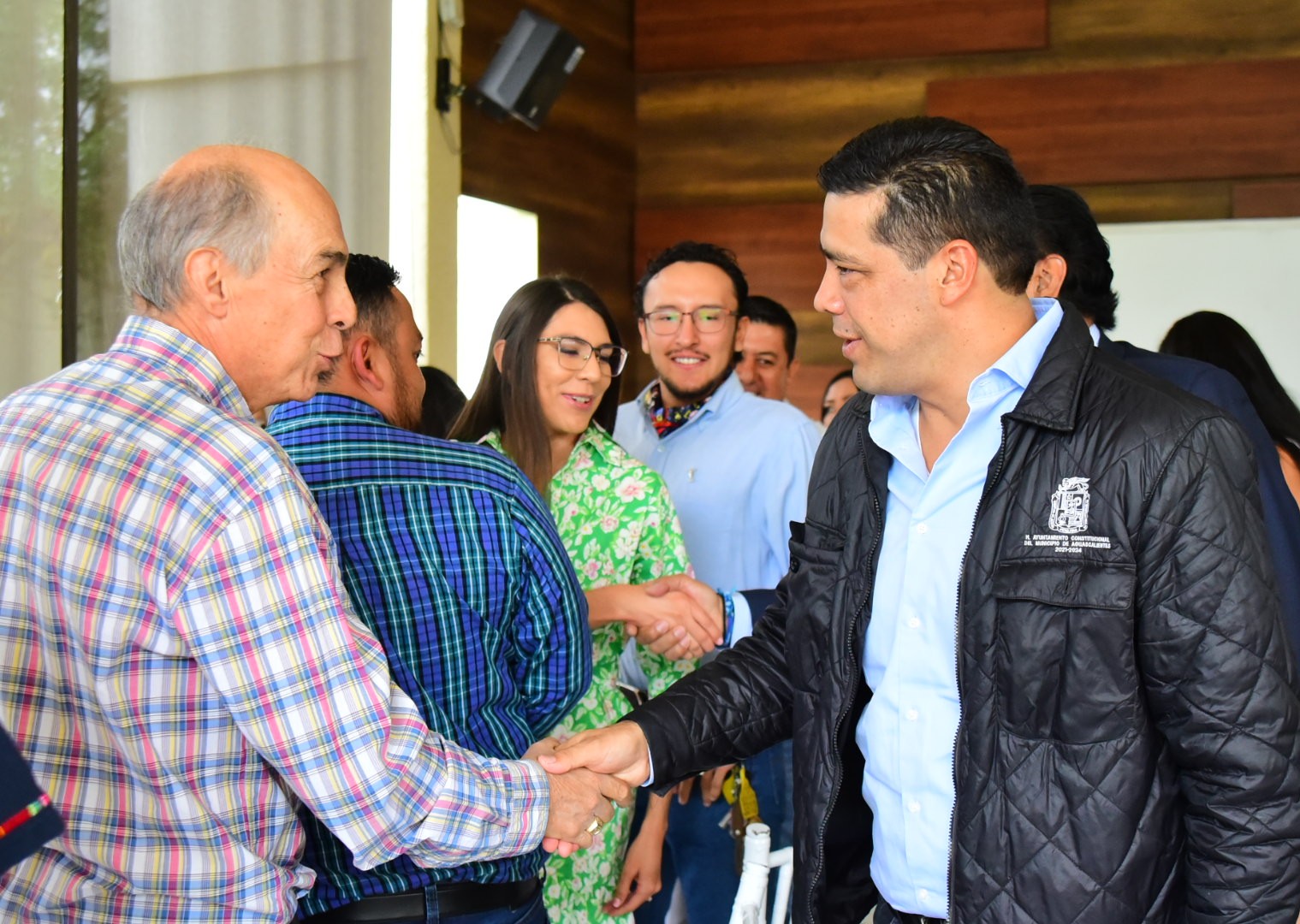 RECONOCE LEO MONTAÑEZ A MÉDICOS VETERINARIOS ZOOTECNISTAS EN SU DÍA