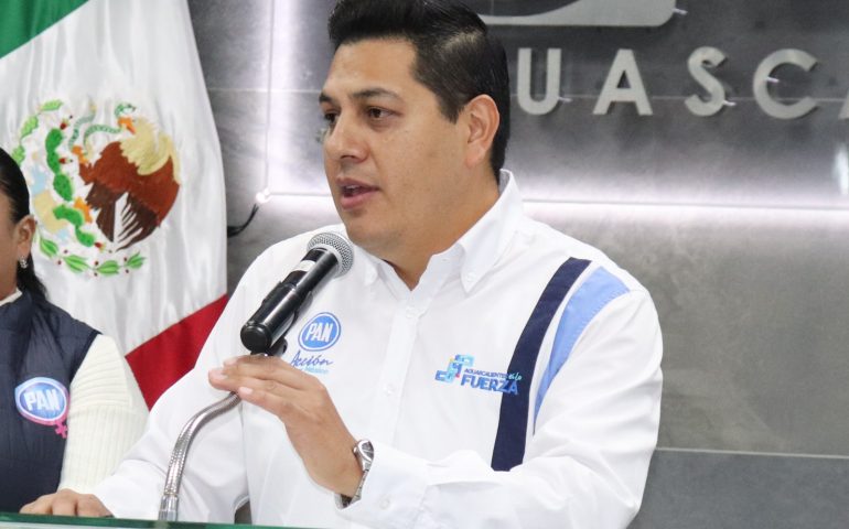 REPROBABLE ATENTAR CONTRA LA EDUCACIÓN, EL GOBIERNO FEDERAL UNA VEZ MÁS DESACATA LA LEY, AHORA CON LOS LIBROS DE TEXTO GRATUITOS: JLN