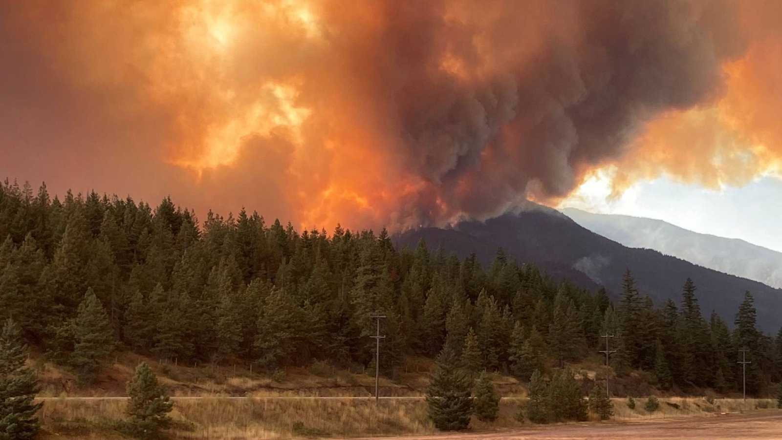 Columbia Británica en Canadá se declara en estado de emergencia tras fuertes incendios forestales