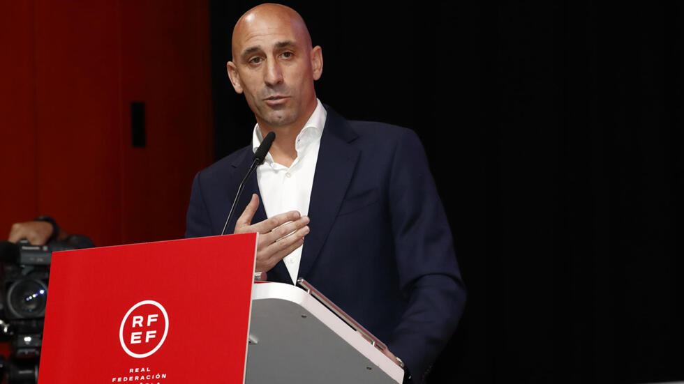 Renuncia Rubiales como presidente de la Real Federación Española de Futbol