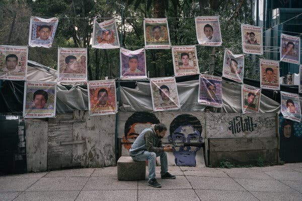 Análisis de mensajes de texto apuntan a colusión del ejercito mexicano en la desaparición de normalistas de Ayotzinapa