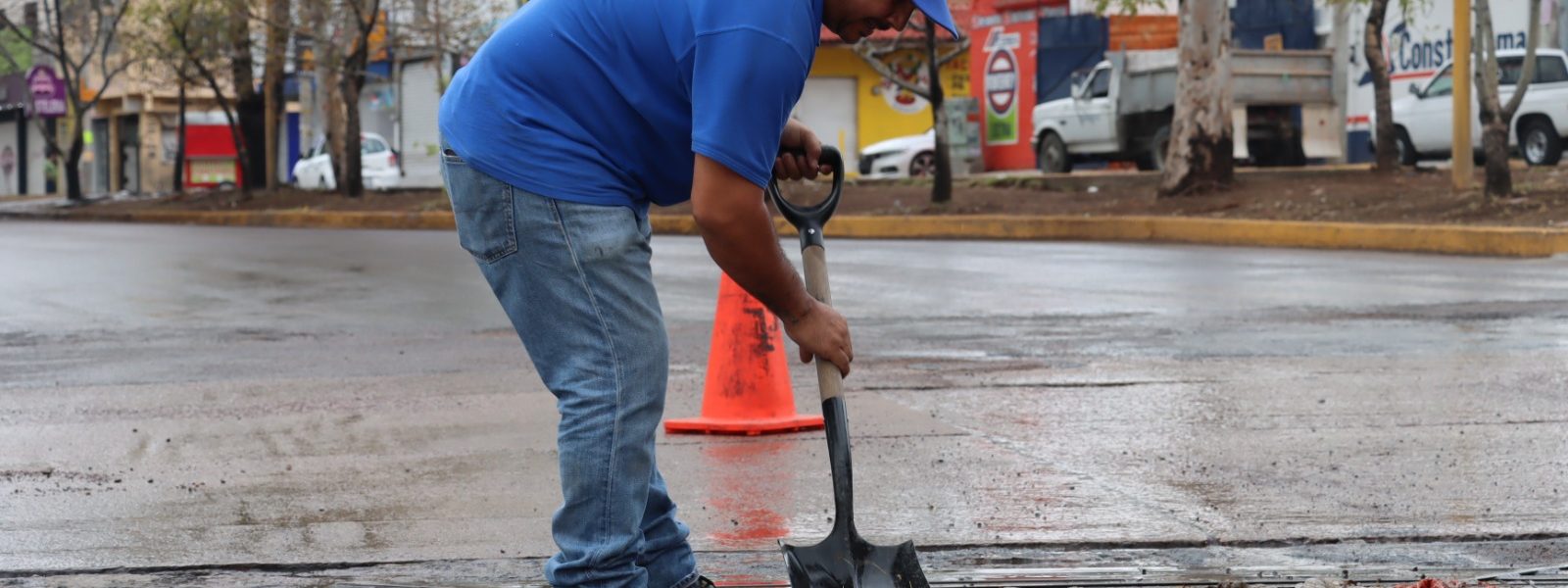 MANTIENE MUNICIPIO OPERATIVO DE LIMPIEZA DE CANALETAS Y CAIMANES