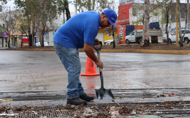 MANTIENE MUNICIPIO OPERATIVO DE LIMPIEZA DE CANALETAS Y CAIMANES