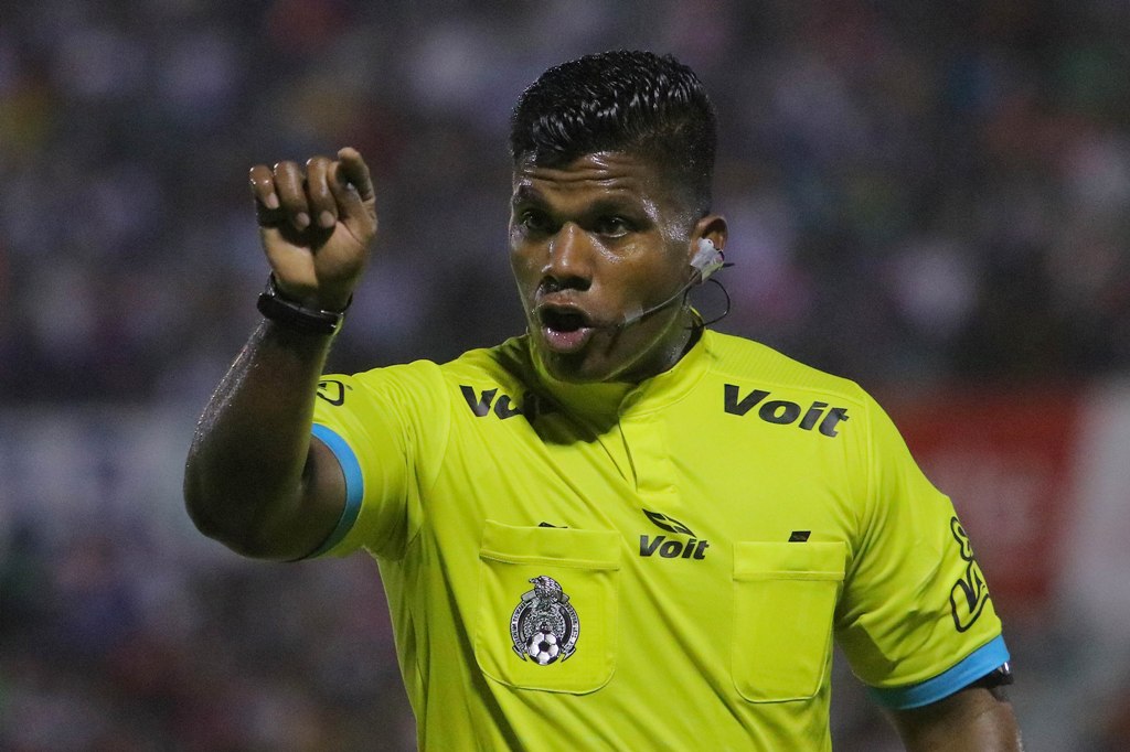 Adalid Maganda confirma la ayuda arbitral que recibe el América