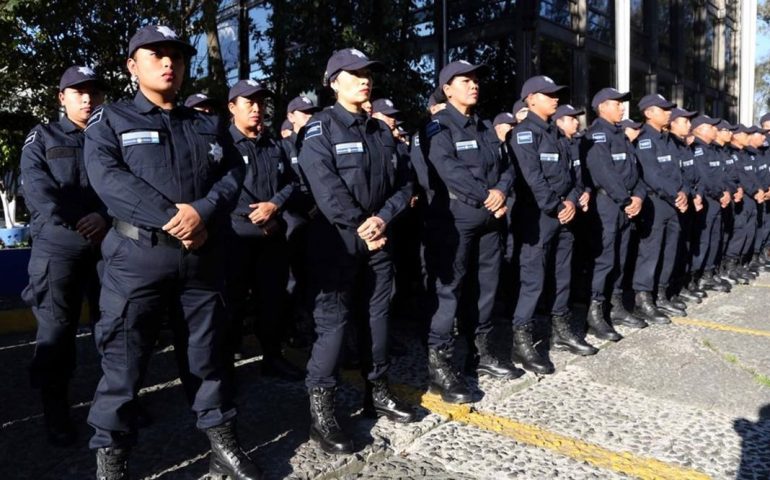 Oficiales de la 4T, a la guerra sin fusil